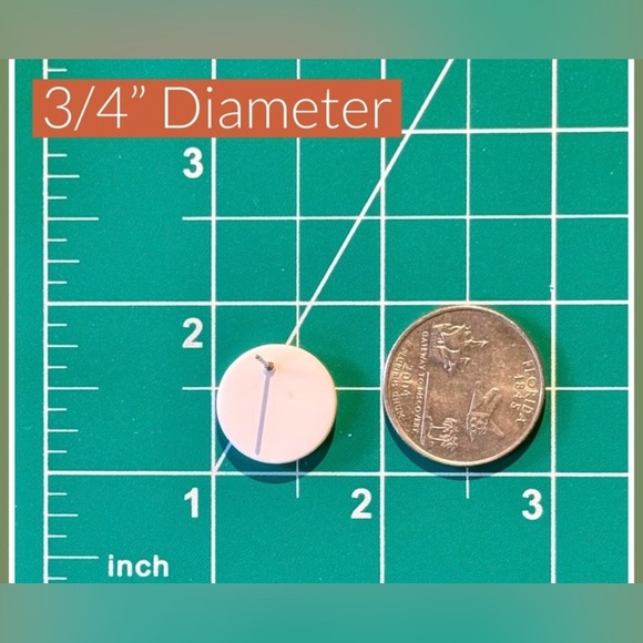 Geometric Patterned Earrings - Picture 4 of 6